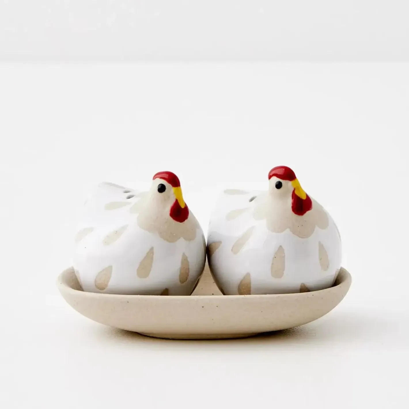 Hot Feeling Clucky Ceramic Salt & Pepper Shakers Tableware